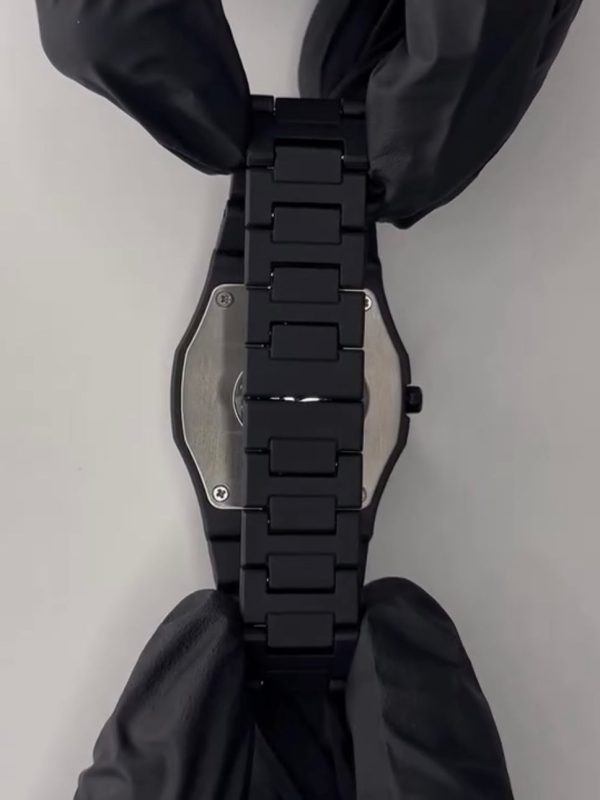 Black Aura Quartz Watch – Lightweight & Premium Finish - SynoMin Online Store