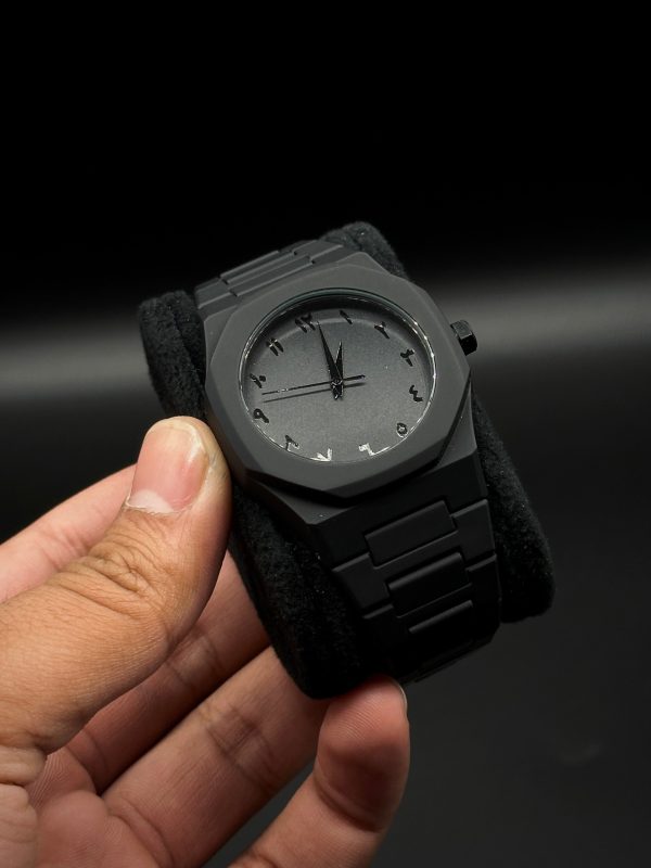Black Aura Quartz Watch – Lightweight & Premium Finish - SynoMin Online Store