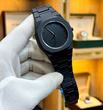 Black Aura Quartz Watch – Lightweight & Premium Finish