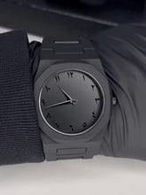 Black Aura Quartz Watch – Lightweight & Premium Finish